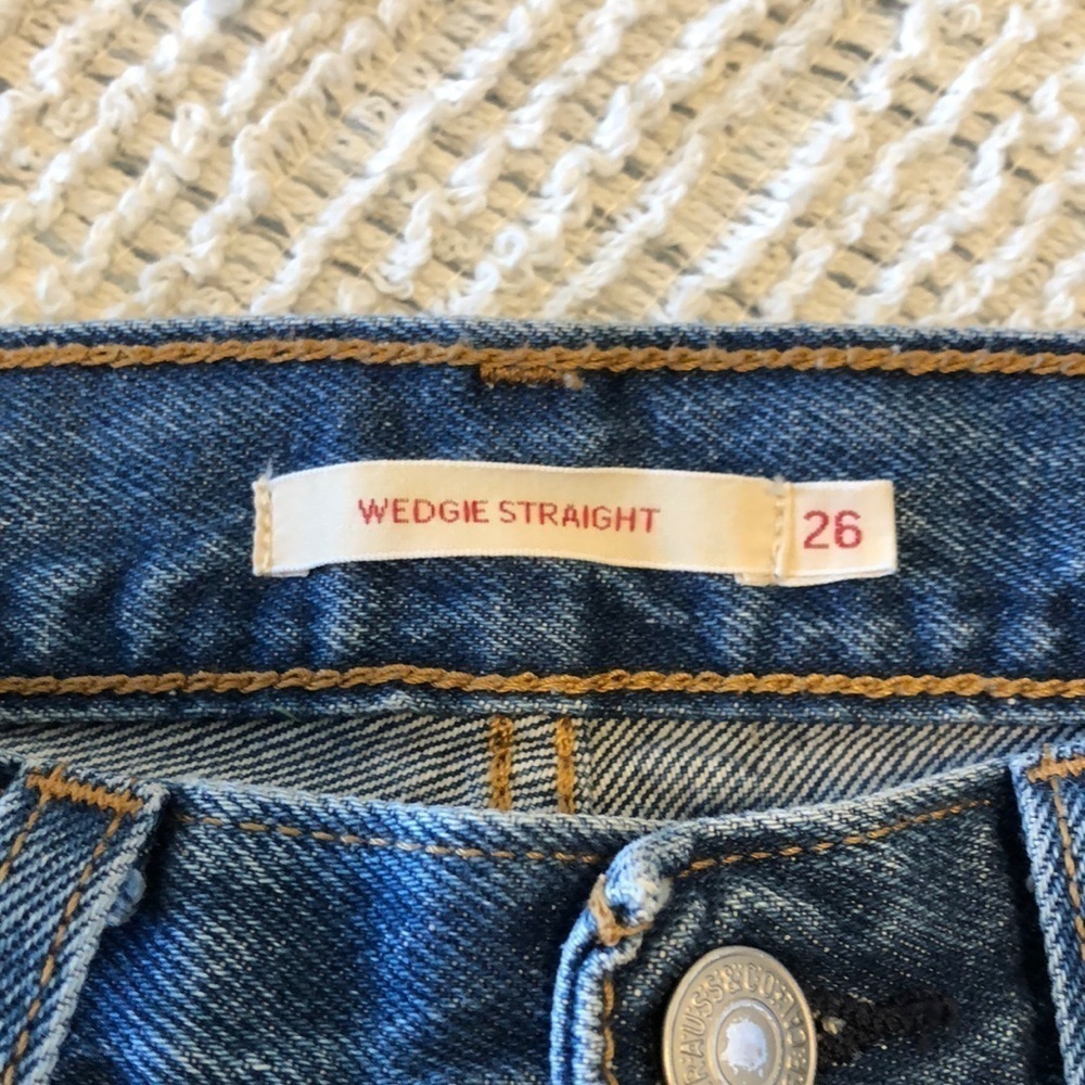 Levi's Womens Jeans Sz 26 Wedgie Straight Med Wash Distressed Denim Casual Thick - Picture 4 of 8